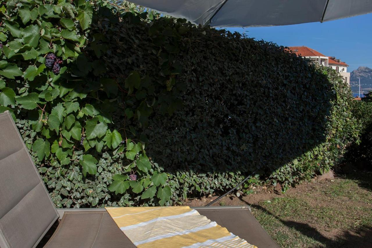 Mare Appart Avec Jardin Et Bbq Vue Mer Et Montagne Plage Et Port A 2 Pas Calvi  Kültér fotó